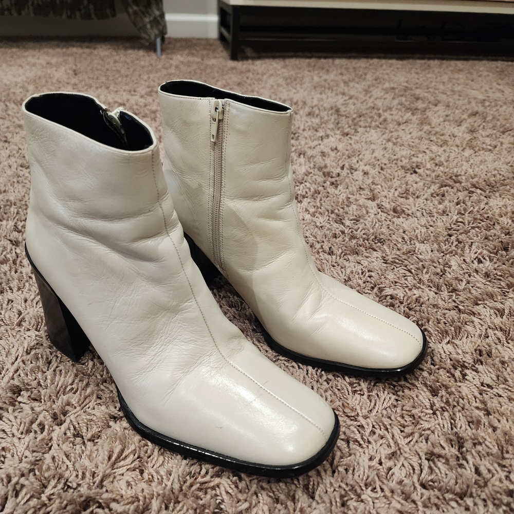 Colin Stuart White Heeled Boots